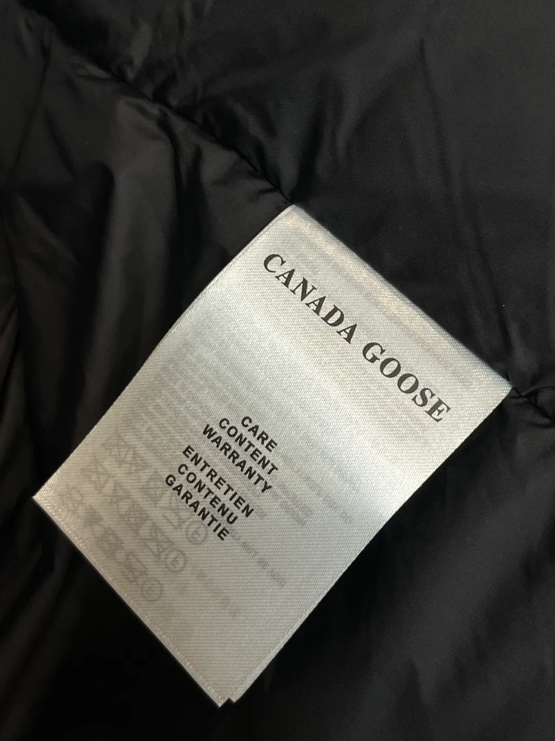 P800 counter quality Canadian Goose 24 latest fashion designer down jackets in 2025💟Big Goose’s popular stand-collar down jacket, popular down jacket, filled with 90# white goose down, every detail shows high-end craftsmanship. The design changes of structural tailoring show the diverse image changes of men. The slim fit and tailored fit meet the current popular multi-layered wear and versatile style in life! Color: Black Gray Size: XS-XXL